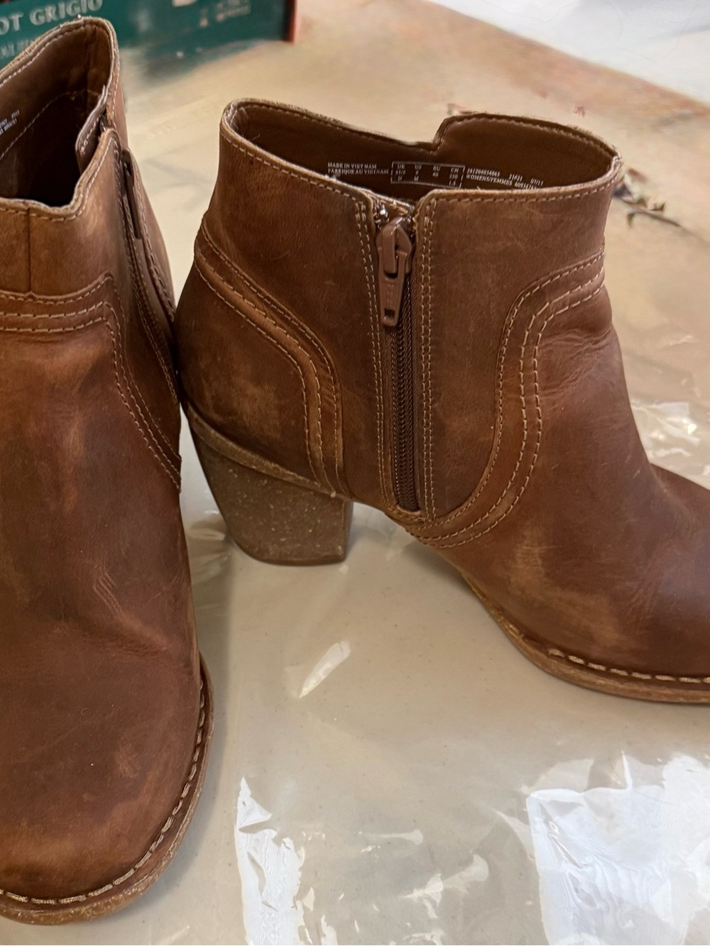 Clarks Women’s Brown Leather Ankle Boots with Side Zip 9